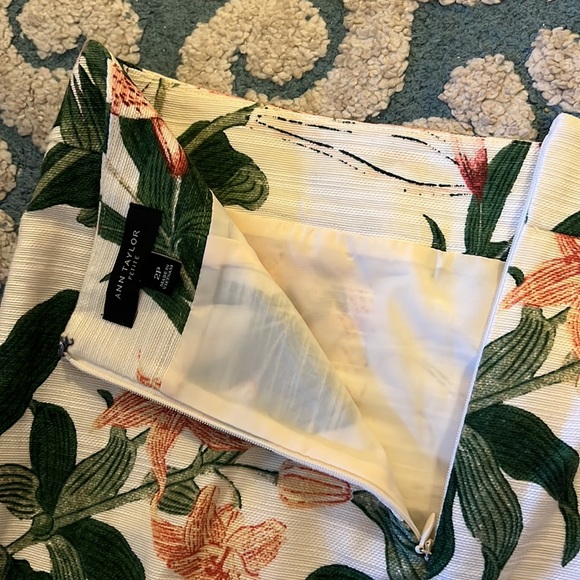 Ann Taylor | Floral knee length skirt - Picture 6 of 6